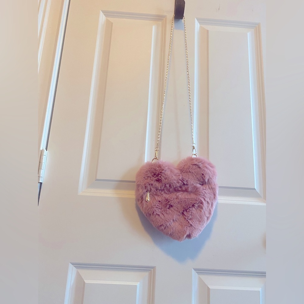 NWT heart snapped purse fuzzy and soft - Picture 4 of 7